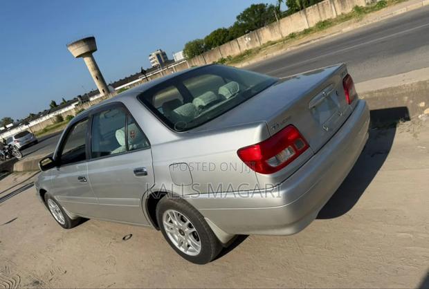 Toyota Carina 2000 Silver