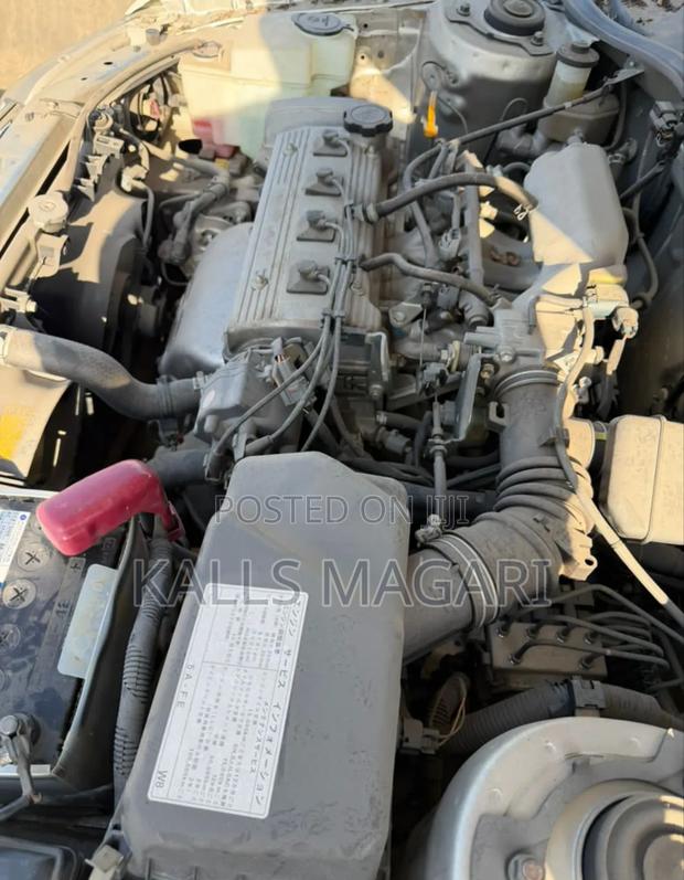 Toyota Carina 2000 Silver