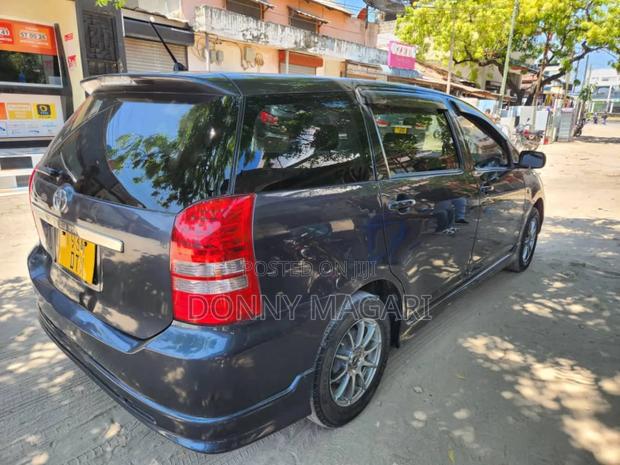 Toyota Wish 2005 Gray