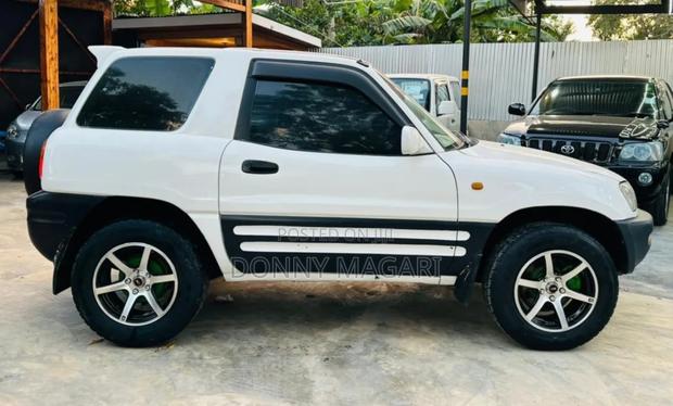 Toyota RAV4 1996 White