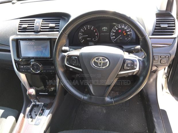 Toyota Premio 2017 Pearl