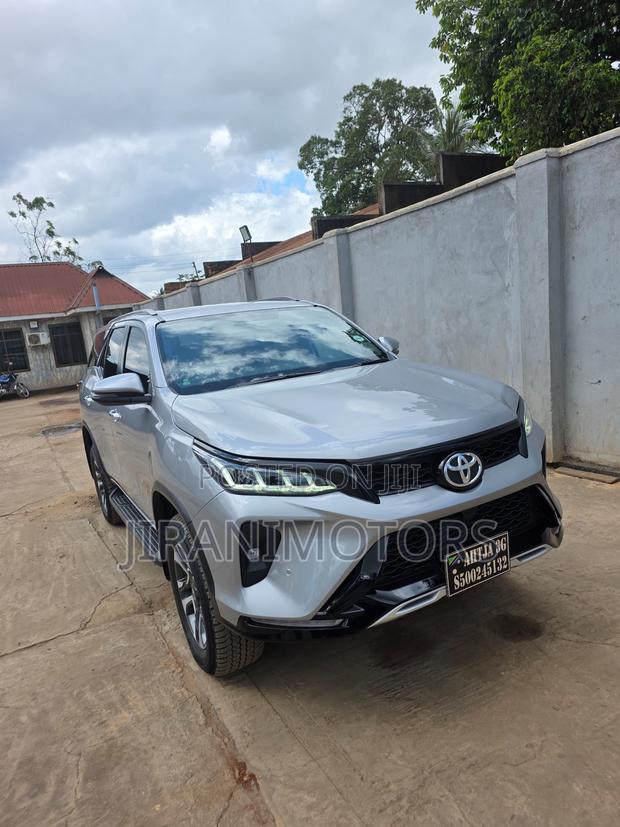 Toyota Fortuner 2.4 D AWD 2024 Silver