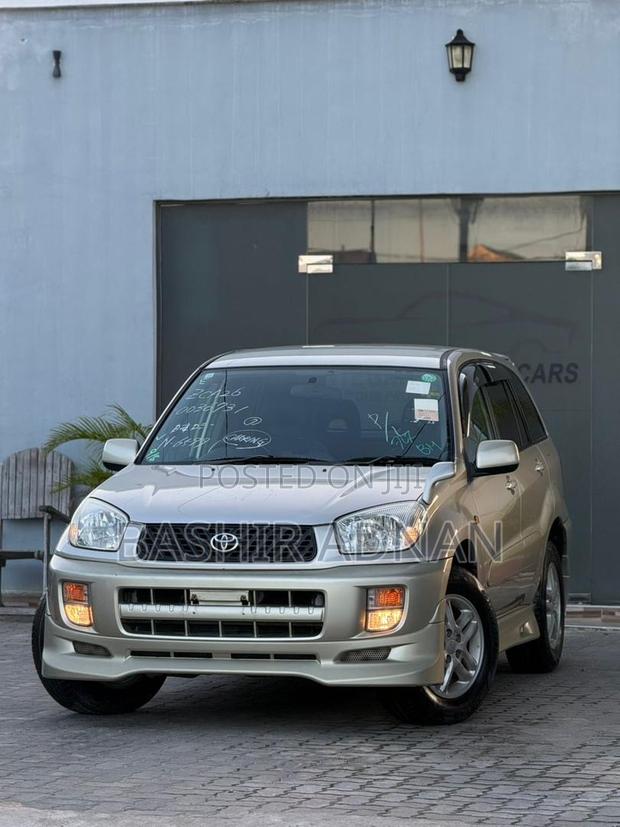 Toyota RAV4 2002 Gold