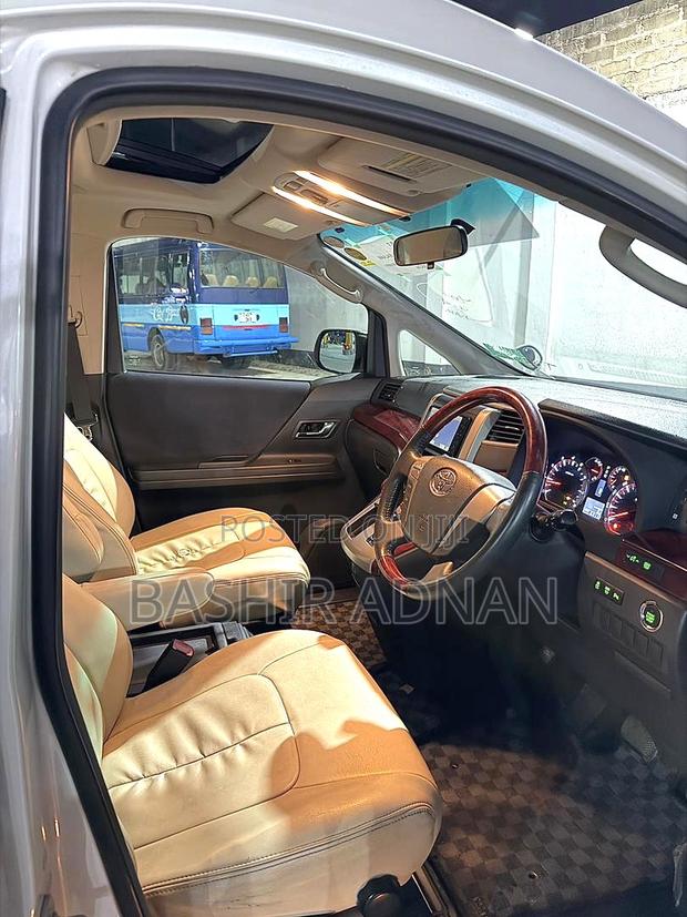 Toyota Alphard 2.4 Petrol FWD 2010 White