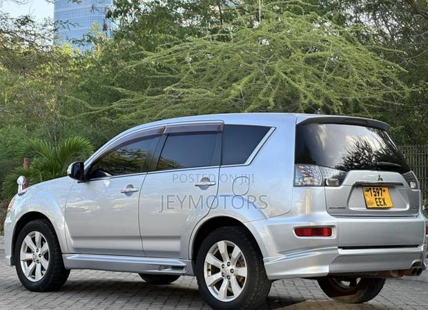 Mitsubishi Outlander 2011 Silver