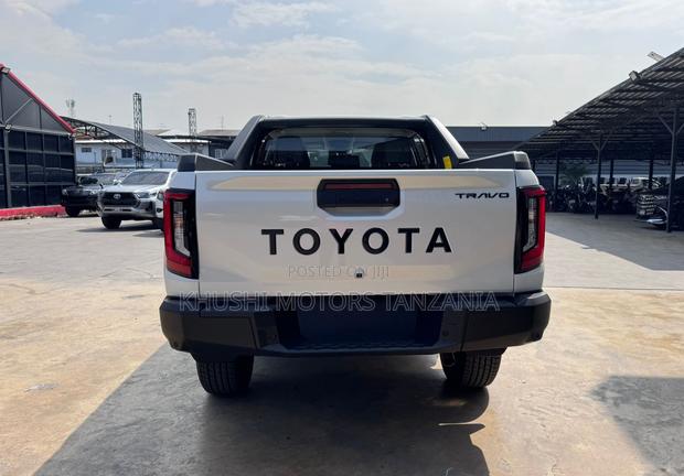 New Toyota Hilux 2025 White