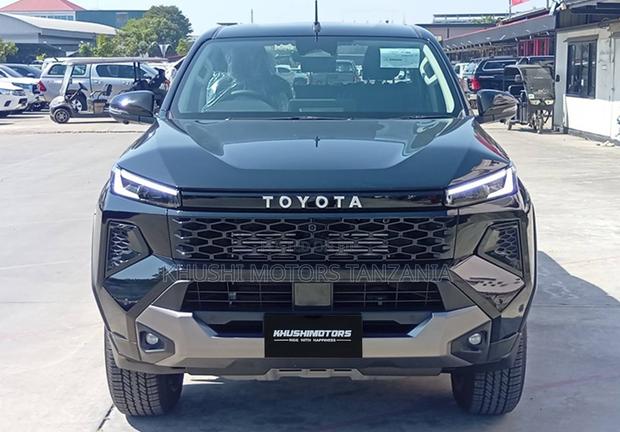 New Toyota Hilux 2025 Black
