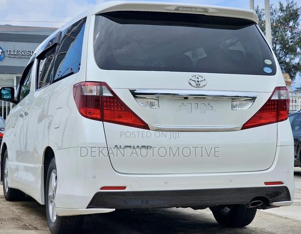 Toyota Alphard 2.4 Petrol FWD 2010 White