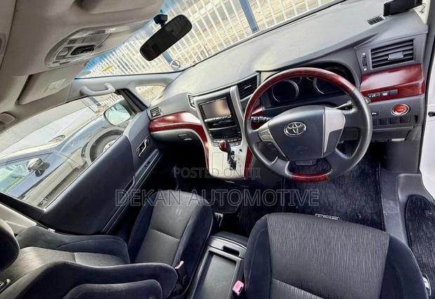 Toyota Alphard 2.4 Petrol FWD 2010 White