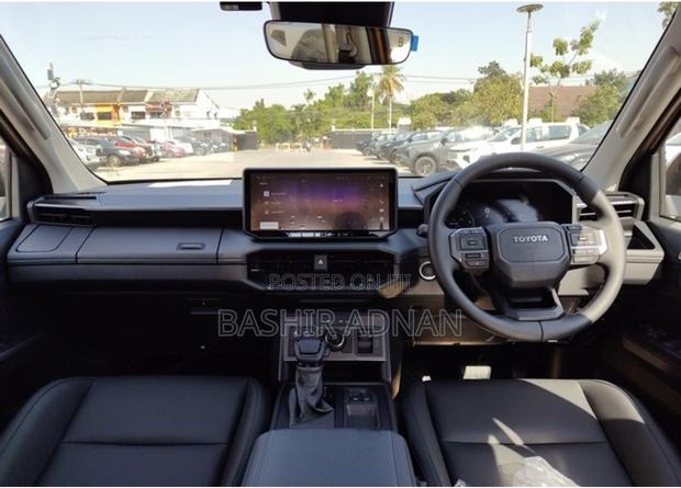 New Toyota Hilux 2025 Orange