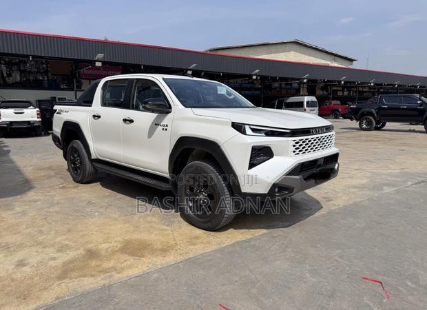 New Toyota Hilux 2025 White