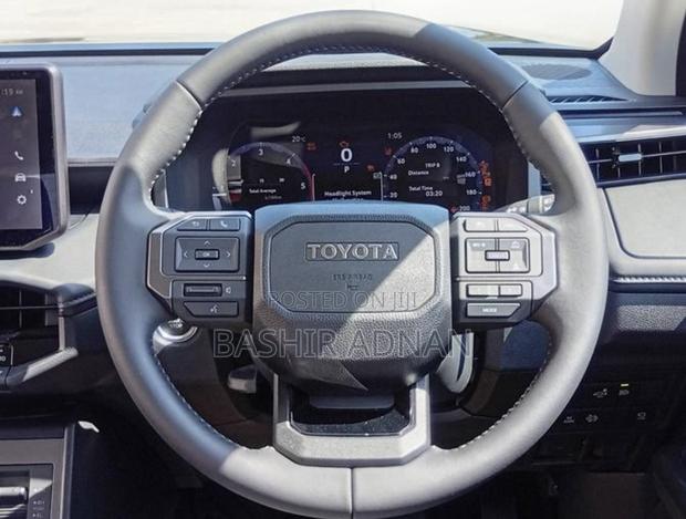 New Toyota Hilux 2025 Black