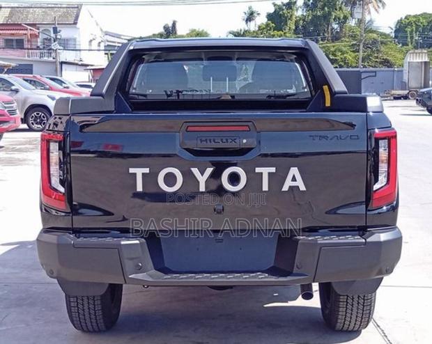 New Toyota Hilux 2025 Black