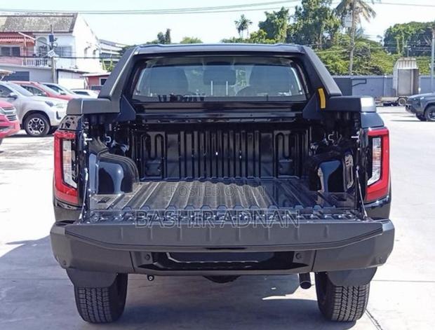 New Toyota Hilux 2025 Black