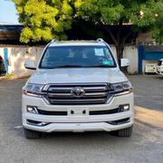 Toyota Land Cruiser 4.6 V8 ZX 2017 White for sale