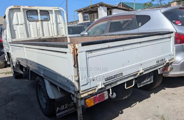 Toyota Dyna 1998 White
