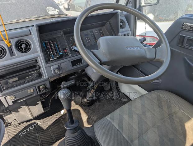 Toyota Dyna 1998 White