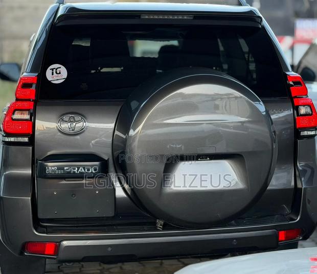 Toyota Land Cruiser Prado 2021 Gray