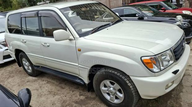 Toyota Land Cruiser 2001 White