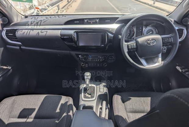 Toyota Hilux Revo Double Cab Deisel 2.4 AWD 2022 Pearl