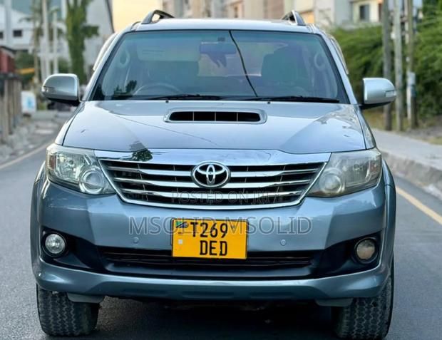 Toyota Fortuner 2013 Gray