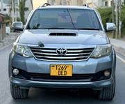 Toyota Fortuner 2.5 D RWD 2013 Gray for sale