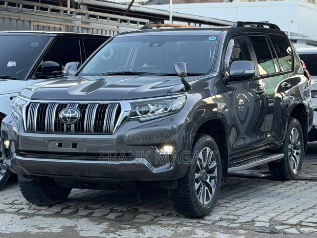 Toyota Land Cruiser Prado 2021 Gray