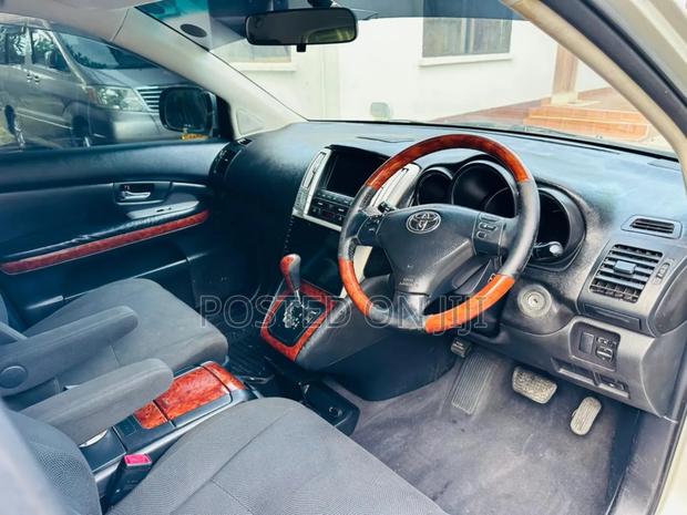 Toyota Harrier 2006 Gold