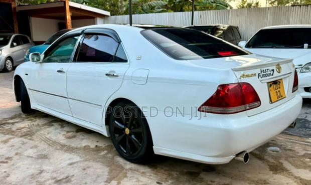 Toyota Crown 2004 White
