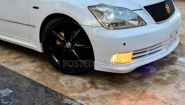 Toyota Crown 2004 White