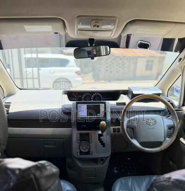 Toyota Noah 2009 Black
