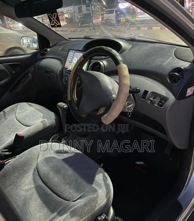 Toyota Vitz 2002 Silver
