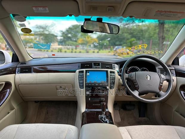 Toyota Crown Royale 2005 Pearl