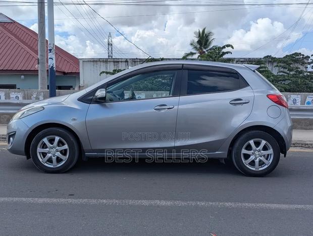 Mazda Demio 2012 Silver