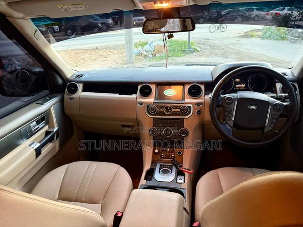 Land Rover Discovery 2016 Brown