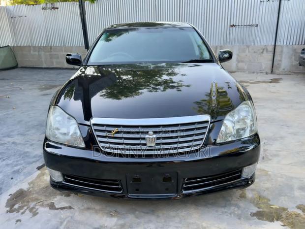 Toyota Crown 2004 Black