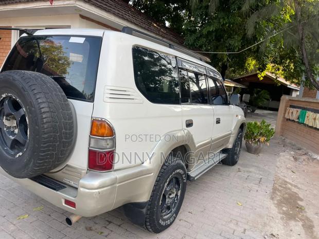 Toyota Land Cruiser Prado 2005 White
