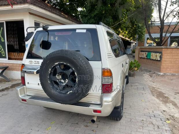 Toyota Land Cruiser Prado 2005 White