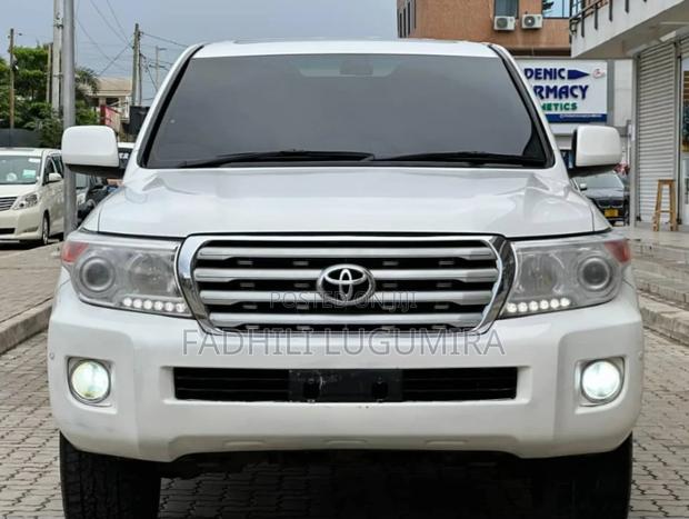 Toyota Land Cruiser 2010 White