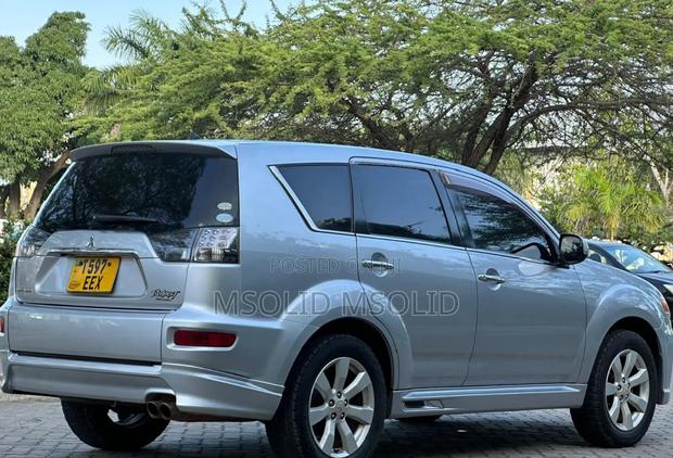 Mitsubishi Outlander 2010 Silver