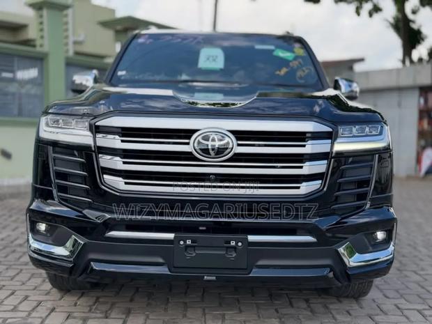 Toyota Land Cruiser LC300 2023 Purple