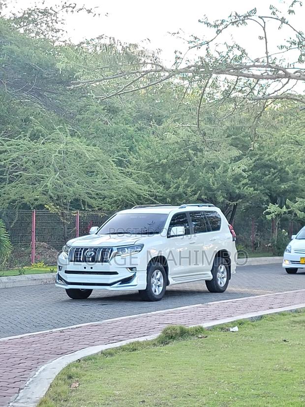 Toyota Land Cruiser Prado 2017 White