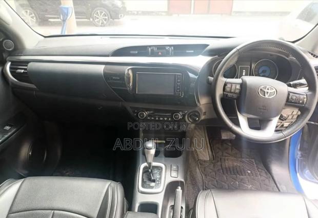 Toyota Hilux 2018 Blue