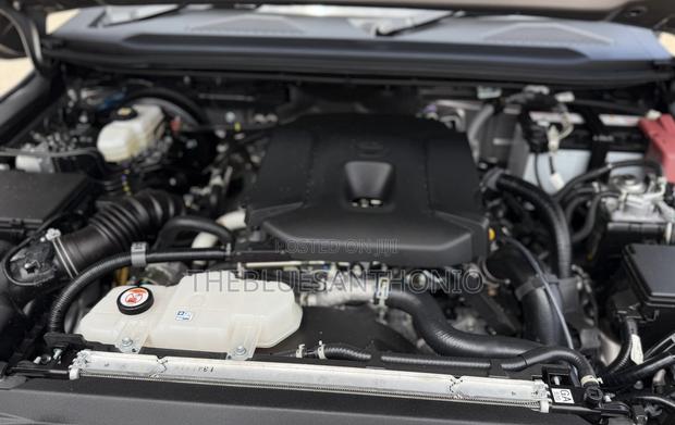 New Toyota Hilux 2025 Gray