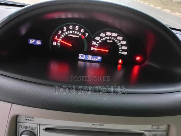 Toyota Sienta 2005 Yellow