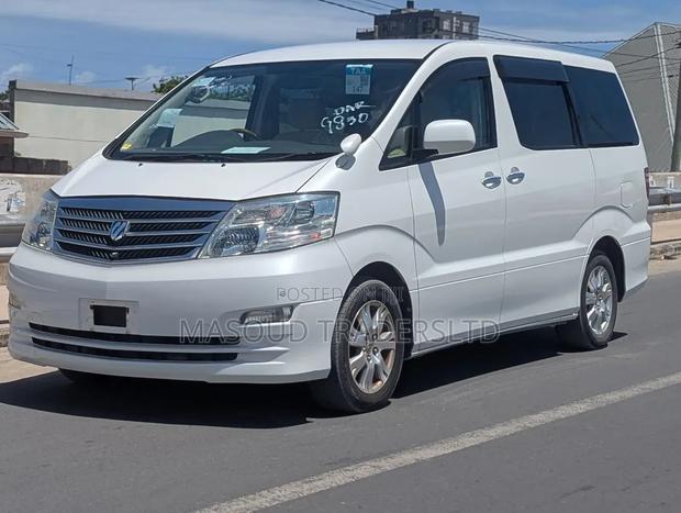 Toyota Noah 2.0 158hp AWD (8 Seater) 2007 White