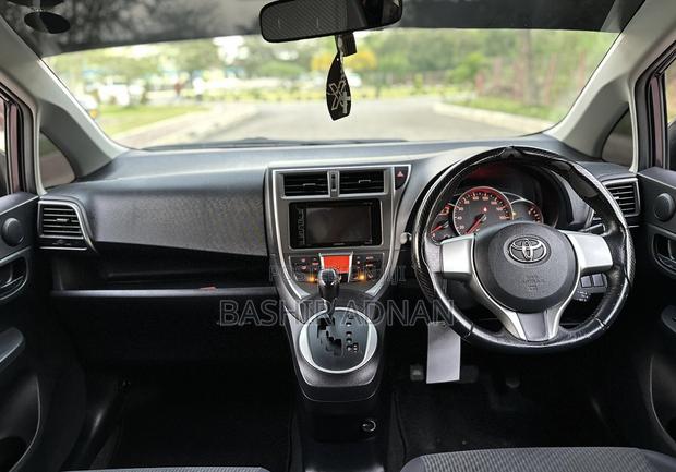 Toyota Ractis 1.5 FWD 2011 Maroon