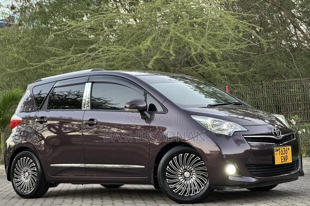 Toyota Ractis 1.5 FWD 2011 Maroon