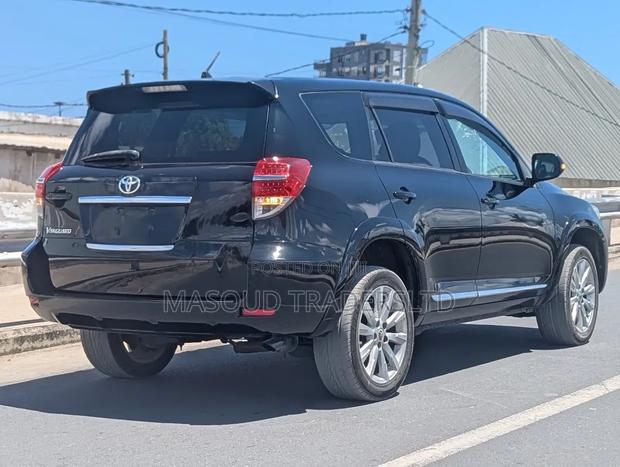 Toyota Vanguard 2010 Black