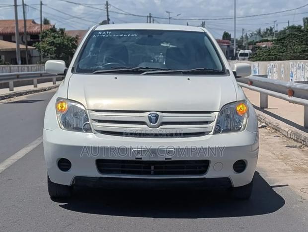Toyota IST 2004 White